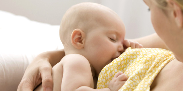 Yeni Annelerin En Büyük Sorusu: Bebeğim Doyuyor mu?