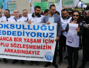 İzmir Büyükşehir Belediyesi çalışanları oturma aksiyonu yaptı