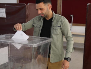 KKTC’de seçmenler orta seçim için sandık başında