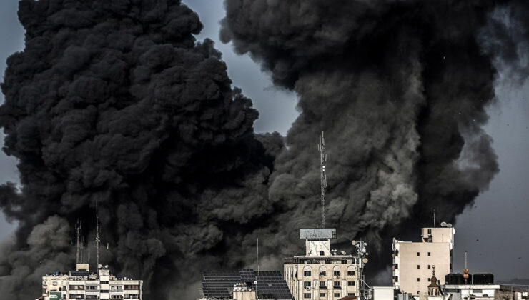 İsrail ordusu, Gazze’deki parlamento binasını patlatarak yıktı