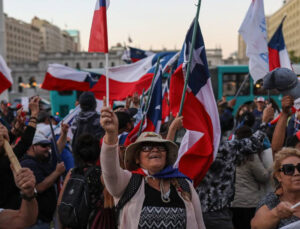 Şili’de Pinochet anayasası yürürlükte kaldı