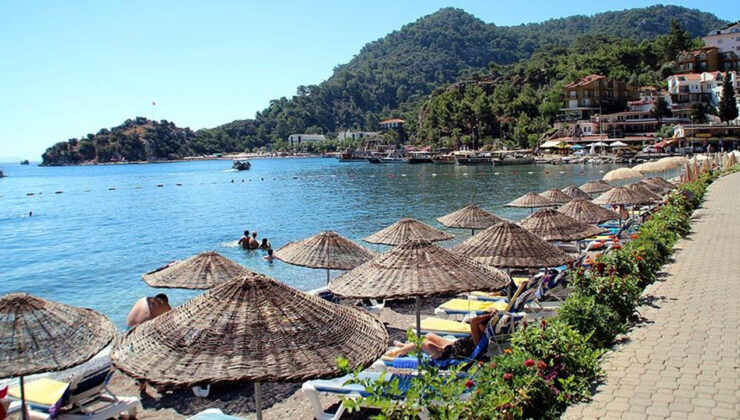 Emekliler halk plajlarında şezlong ve şemsiyeleri fiyatsız kullanabilecek