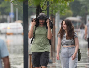 Meteoroloji 10 ili saat vererek uyardı: Gök gürültülü sağanak tesirli olacak (12 Ağustos hava durumu)