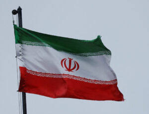 İran ‘sıcak para’ arıyor: 100 milyar dolar lazım!