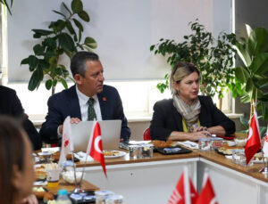 CHP lideri Özel’den Ahmet Özer yansısı: Bu darbeye karşı dimdik ayaktayız