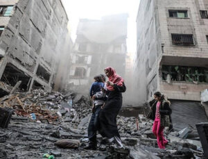 Eski İsrail Başbakanı Olmert “Gazze’yi yok ettiklerini” söyledi