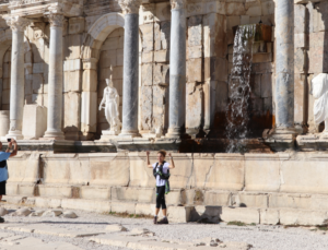 Sagalassos Antik Kenti’ndeki 1892 yıllık Hadrianus Çeşmesi gün yüzüne çıkarılıyor
