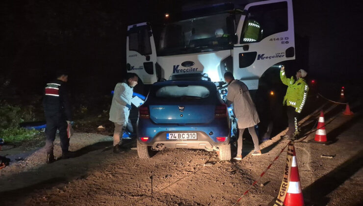 Bartın’da feci kaza: Kamyonun altına giren arabadaki beş genç öldü