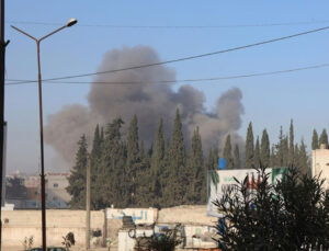 Esed rejimi, İdlib kent merkezine hava saldırısı düzenledi: 3 kişi hayatını kaybetti
