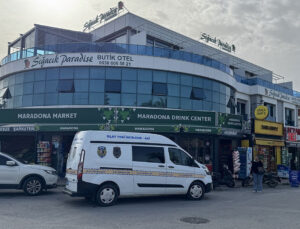 İzmir’de otelde çıkan yangında bayan hayatını kaybetti, eşi hastaneye kaldırıldı