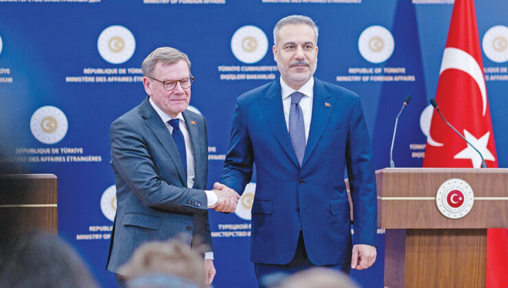 İran’da rejim değişimi peşinde koşulmasın