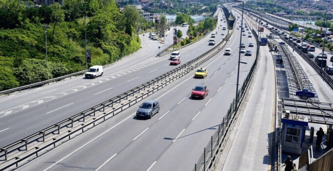 Bayram tatiliyle İstanbul nefes aldı: Trafik yoğunluğu geriledi