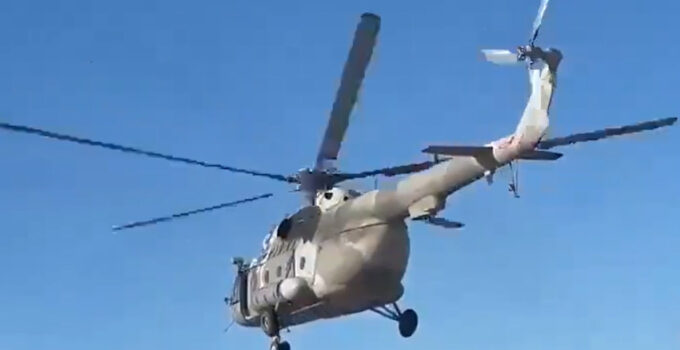 Meksika’da askeri helikopter düştü