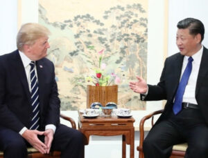 Trump ve Xi Pekin doruğunda ekonomik bağları güçlendirme daveti yaptı