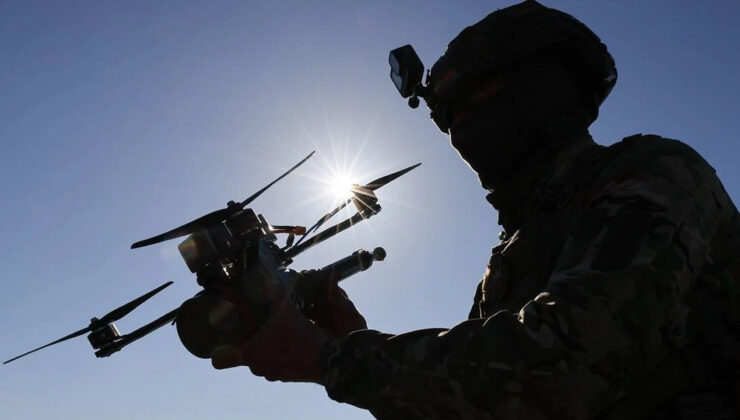 İran kamikaze drone ile Ever Lovely kargo gemisini vurdu