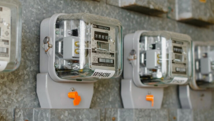 Kaçak yapılara elektrik ve su bağlayanlara ceza yolda: Abone başına 100 bin lira…